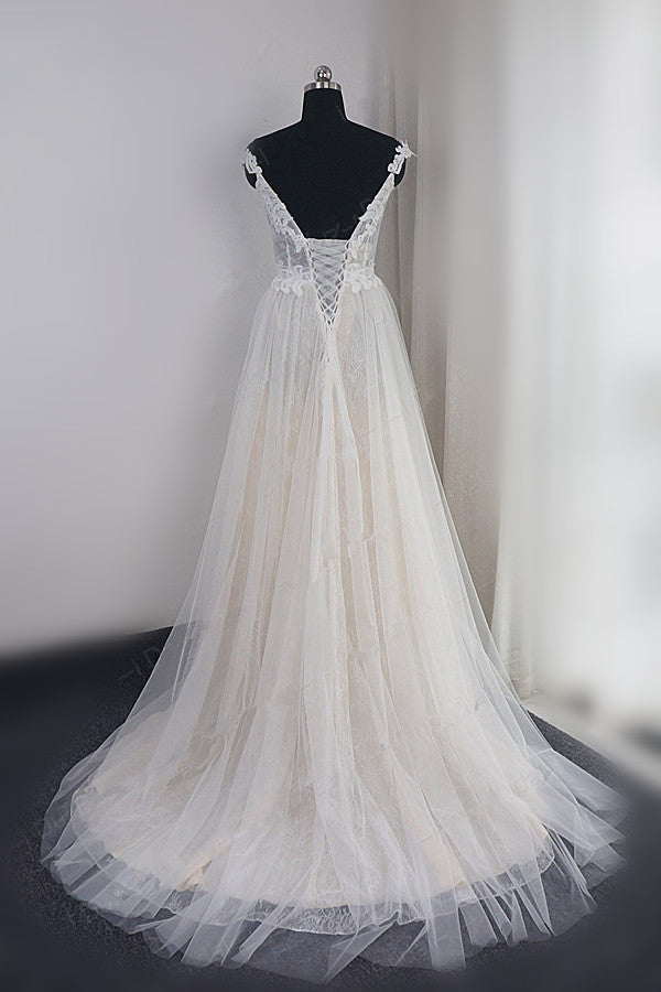 Chic Tulle Lace White V-neck Wedding Dress Appliques Sleeveless Ruffle Bridal Gowns On Sale