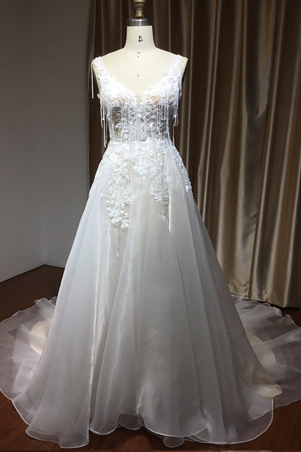 Chic V-neck Lace Wedding Dress Sleeveless Online