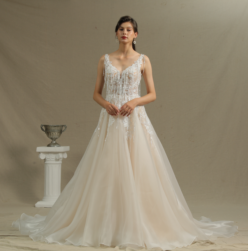 Chic V-neck Lace Wedding Dress Sleeveless Online