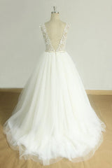 Chic V-neck Straps Tulle Wedding Dresses A-line Appliques Sleeveless Bridal Gowns On Sale
