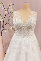 Delicate Lace V-Neck Long Wedding Dress Sleeveless