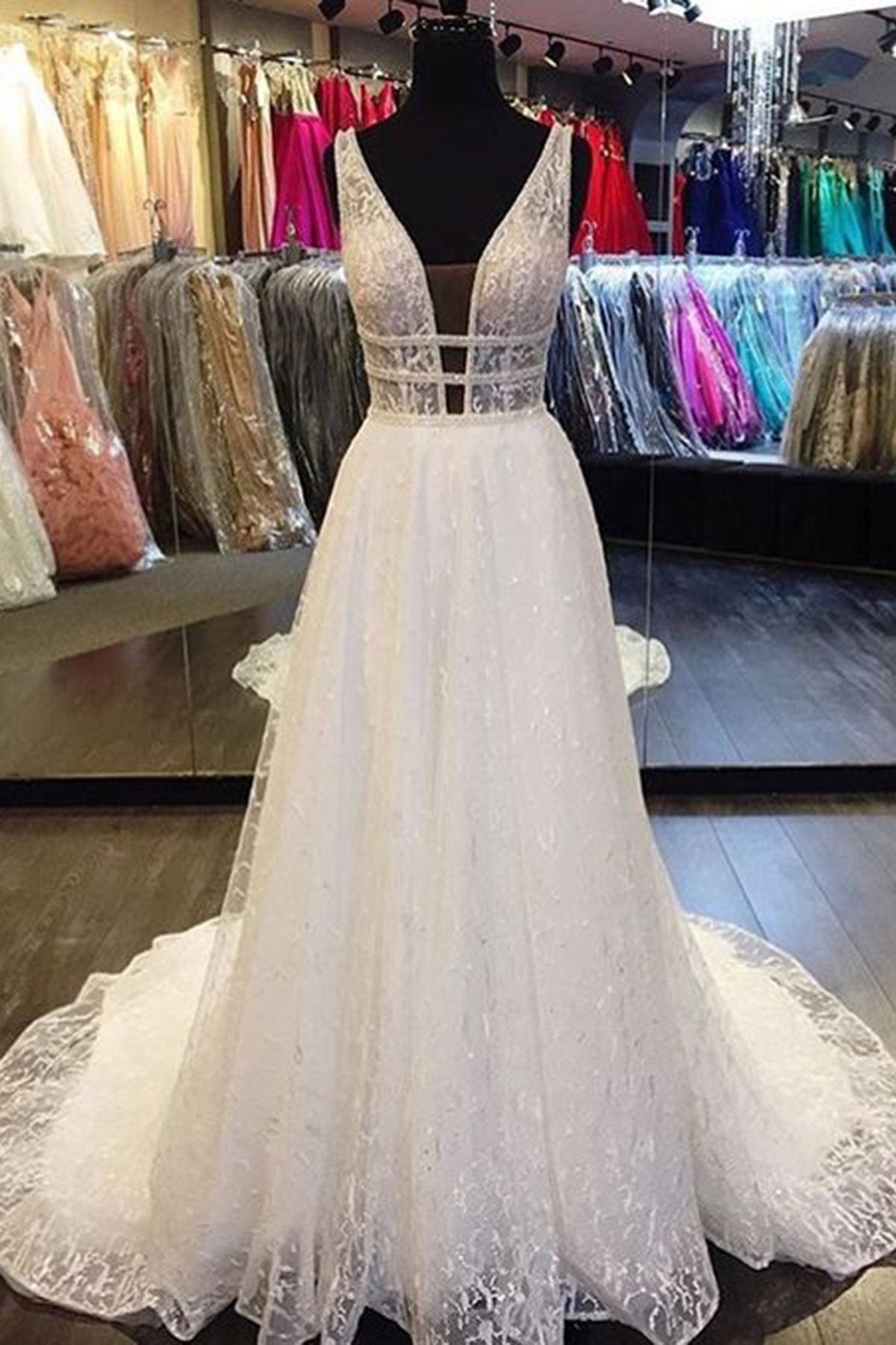 Designer V-Neck Sleeveless Lace Wedding Dress Long Bridal Gowns