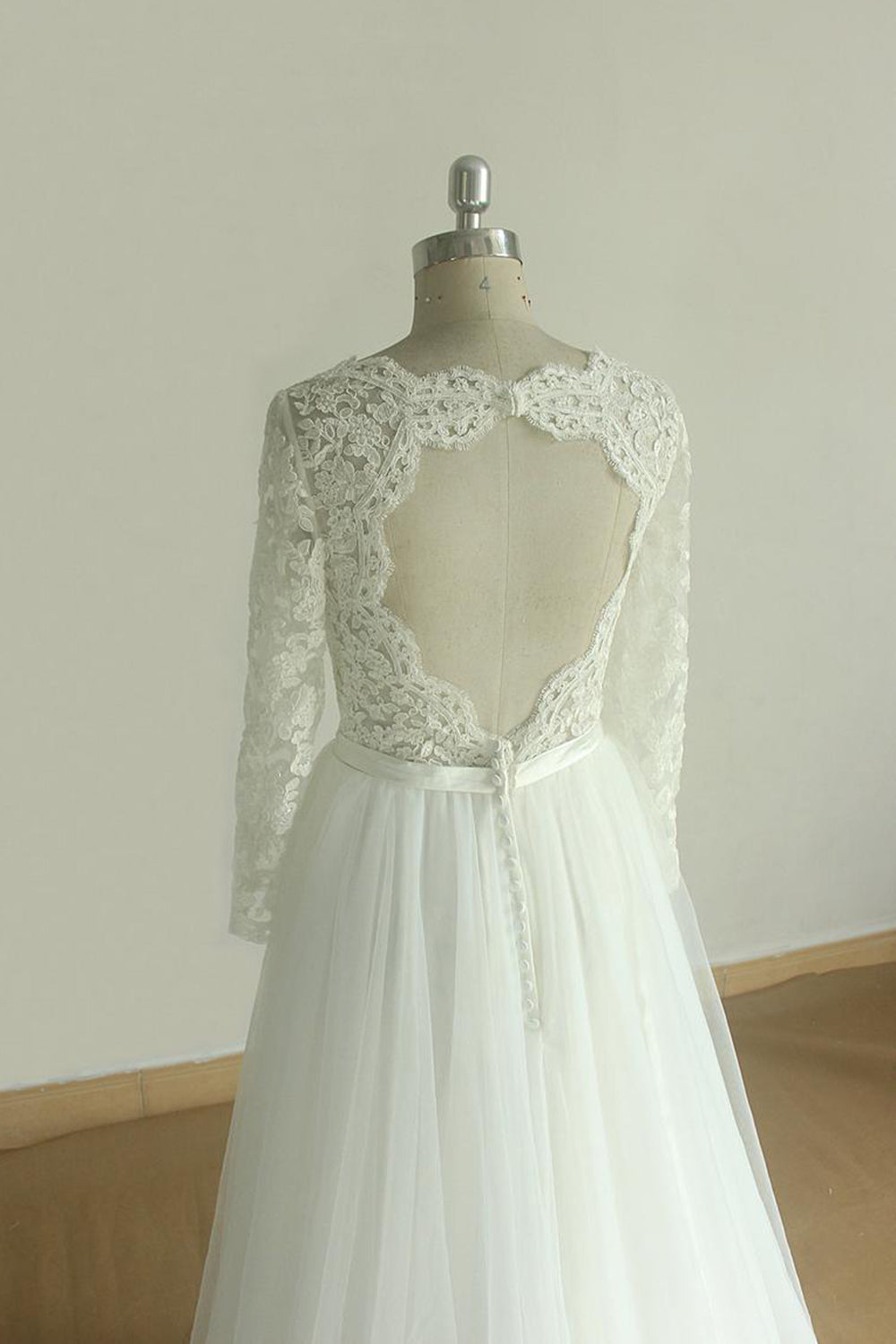 Elegant A-line Lace Tulle Wedding Dress Long Sleeves Appliques Bridal Gowns Online