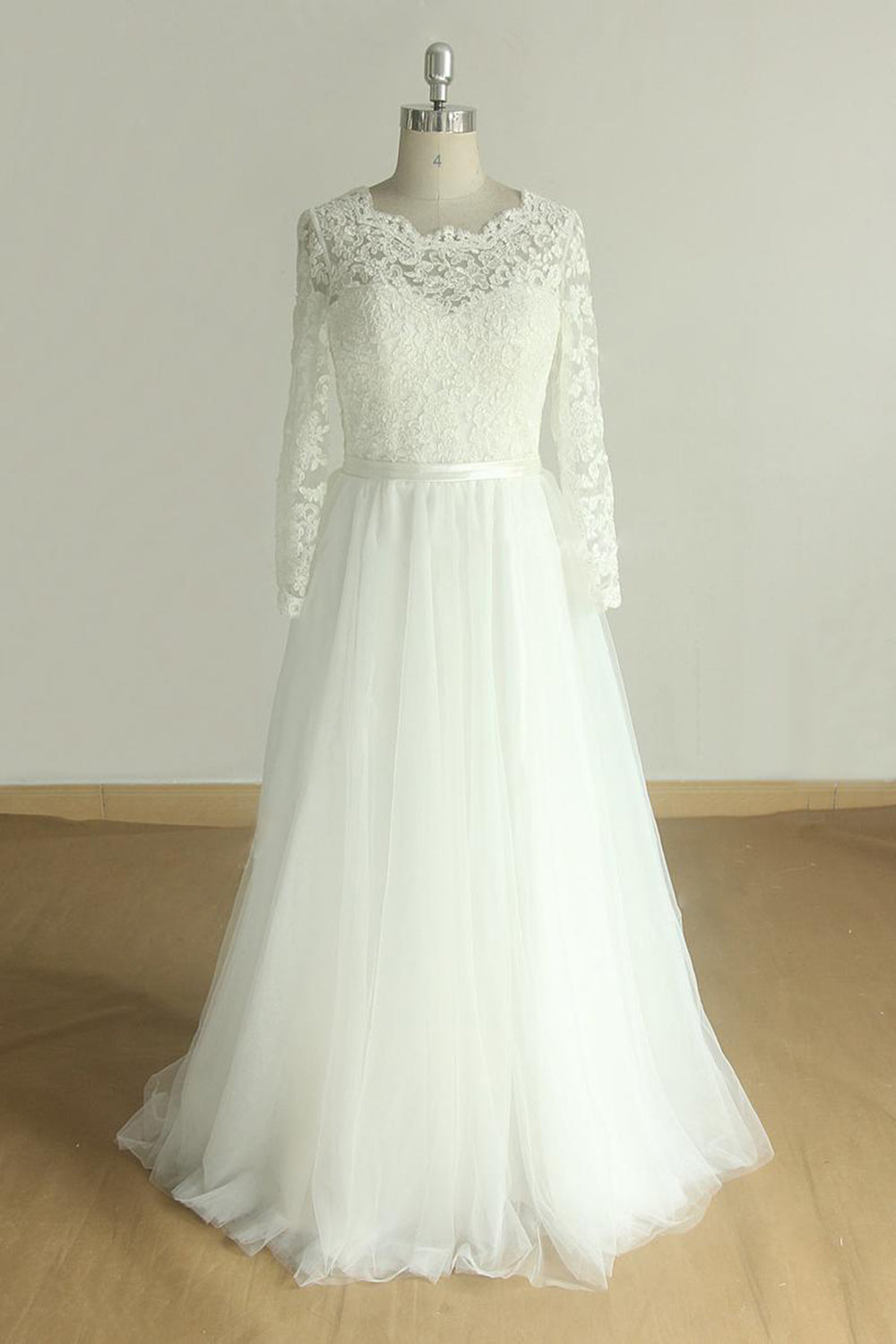 Elegant A-line Lace Tulle Wedding Dress Long Sleeves Appliques Bridal Gowns Online