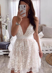 A-line V Neck Lace Sleeveless Homecoming Dress