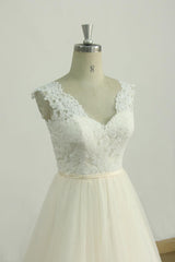 Elegant Lace Straps V-neck Appliques Wedding Dress Tulle Ruffles A-line Bridal Gowns On Sale