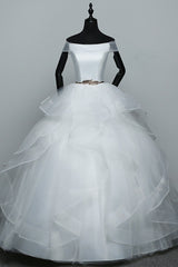 Elegant Off-the-Shoulder Organza Wedding Dress Sleeveless Ruffles Bridal Gowns with Beading Sash