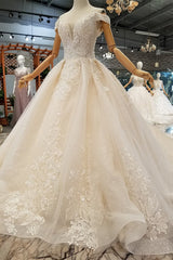 Elegant Off-the-shoulder White A-line Wedding Dresses Tulle Ruffles Bridal Gowns With Appliques Online