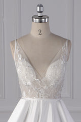 Elegant Satin V-Neck Wedding Dress Lace Appliques Sleeveless Bridal Gowns On Sale