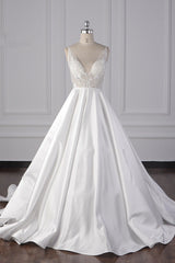 Elegant Satin V-Neck Wedding Dress Lace Appliques Sleeveless Bridal Gowns On Sale