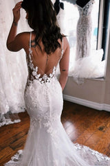 Elegant Spaghetti Straps Sleeveless Mermaid Lace Wedding Dress with Delicate Details