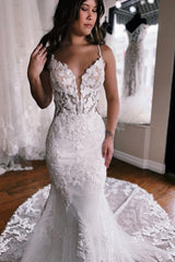 Elegant Spaghetti Straps Sleeveless Mermaid Lace Wedding Dress with Delicate Details