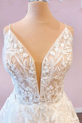 Elegant Spaghetti-Straps Sleeveless Tulle Lace Wedding Dress Online