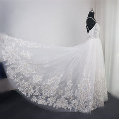 Elegant Spaghetti Straps Tulle Lace Wedding Dress V-Neck Appliques See Through Top Bridal Gowns