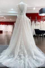 Elegant Tulle Deep V Neck Sleeveless Lace A-Line Weddding Dresses