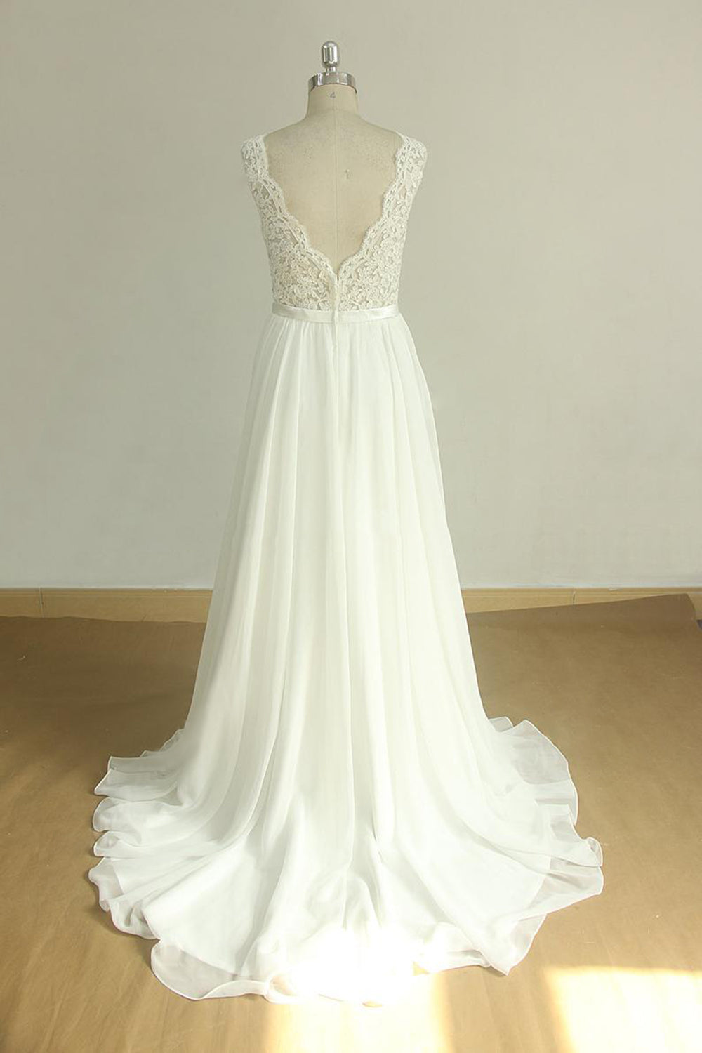 Elegant V-neck Sleeveless Lace Wedding Dresses White A-line Chiffon Bridal Gown On Sale