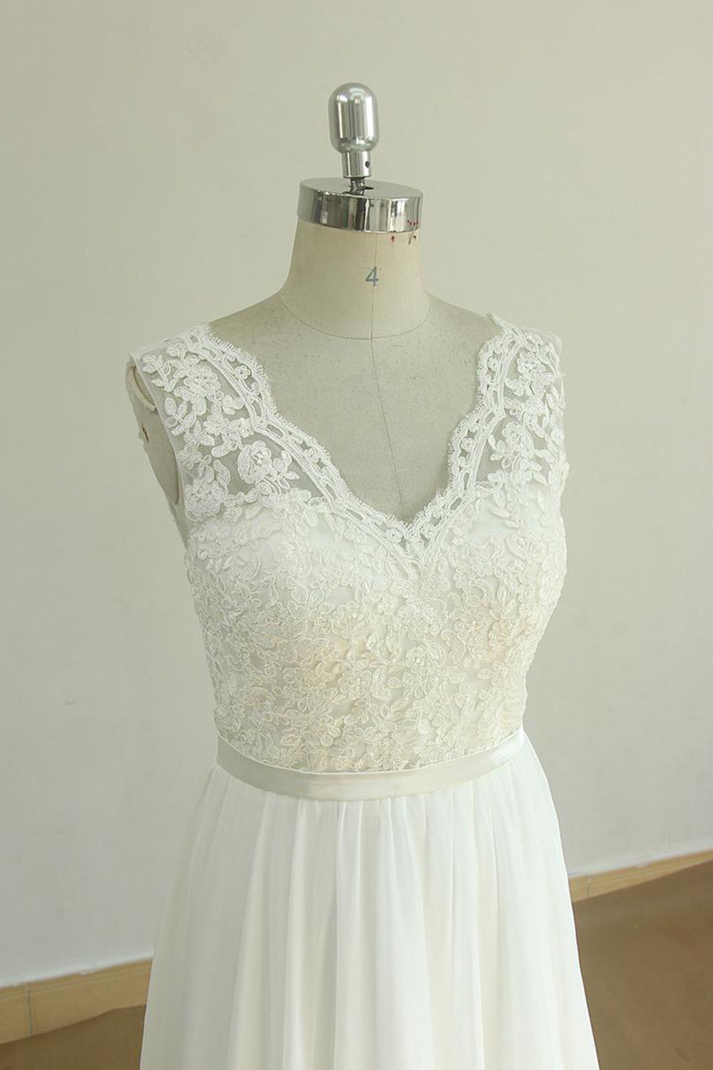 Elegant V-neck Sleeveless Lace Wedding Dresses White A-line Chiffon Bridal Gown On Sale