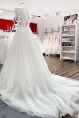 Elegant V Neck Tulle Ivory Lace A-Line Wedding Dresses