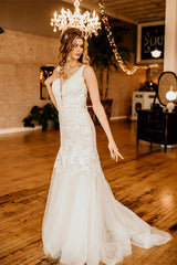 Elgeant V-Neck Wedding Dress Mermaid Lace Tulle Online