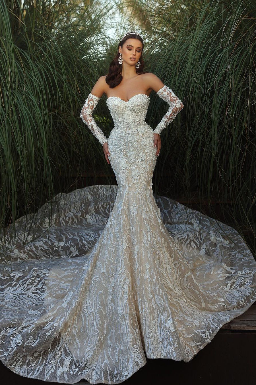 Exquisite Floor-Length Sweetheart Sleeveless Mermaid Lace Wedding Dress with Cathedral Train