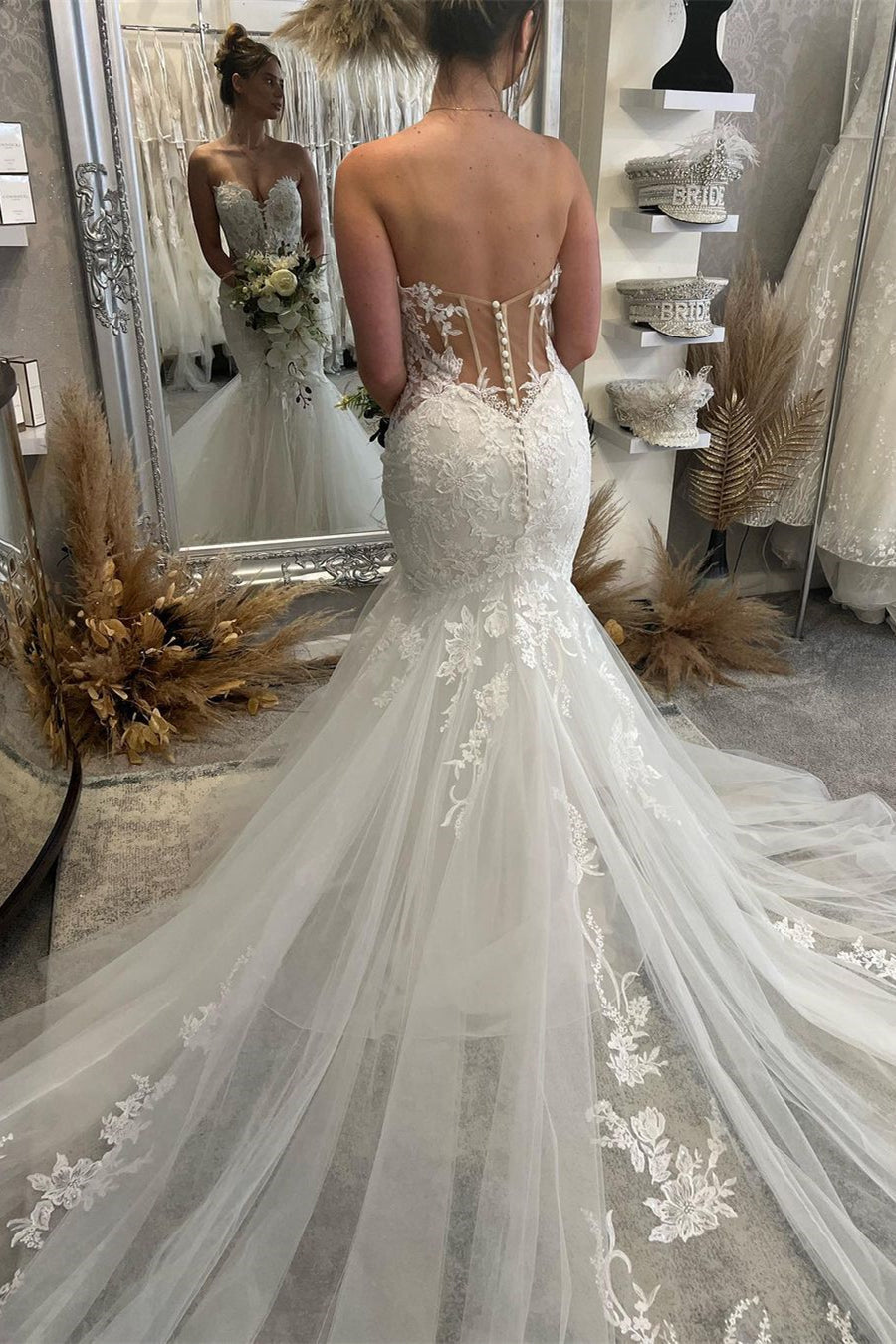 Charming Floor Length Sweetheart Sleeveless Mermaid Wedding Dress with Lace