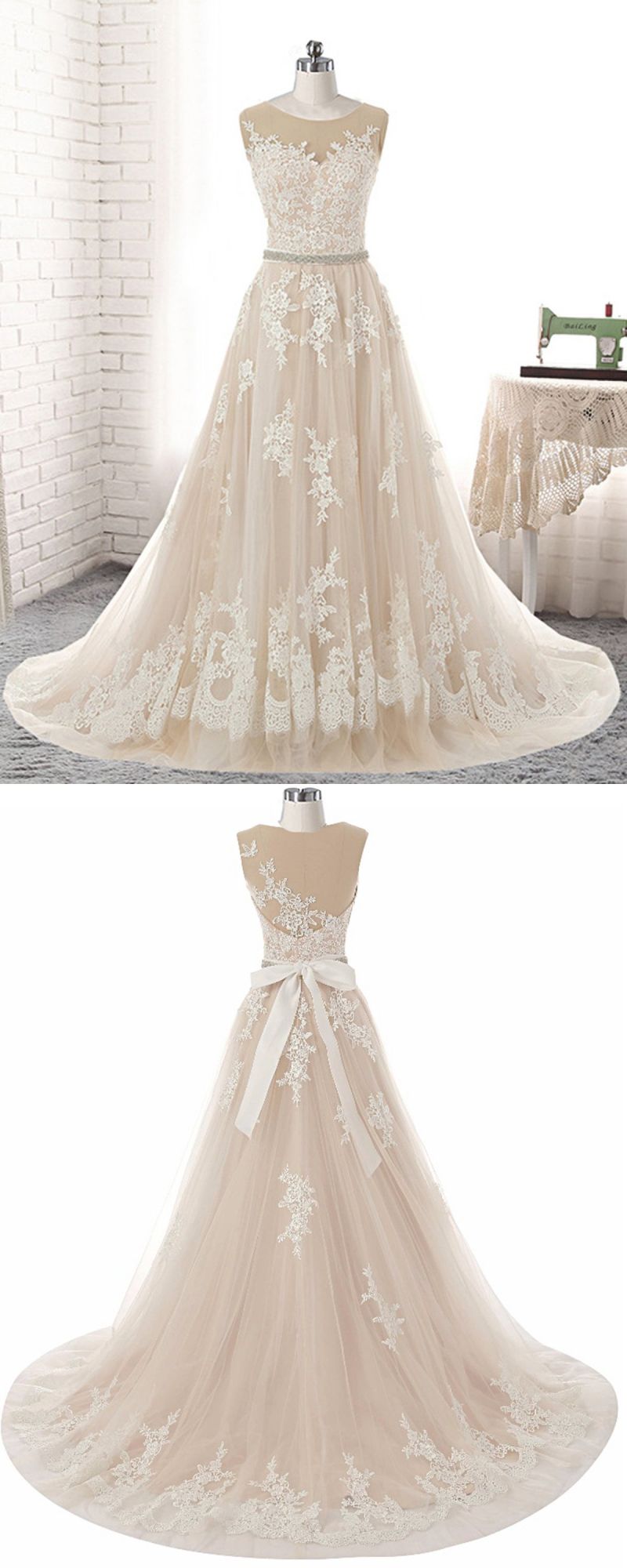 Glamorous Creamy Tulle Round Neck Long Wedding Dress White Lace Applique Bridal Gowns On Sale