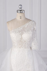 Glamorous Sheath Lace Tulle Wedding Dress One-Shoulder 3/4 Sleeve Appliques Bridal Gowns Online