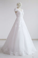 Glamorous Shortsleeves V-neck Lace Wedding Dresses White A-line Tulle Bridal Gowns With Appliques On Sale