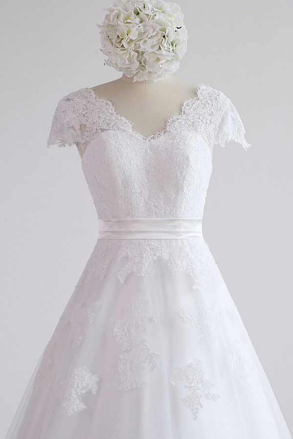 Glamorous Shortsleeves V-neck Lace Wedding Dresses White A-line Tulle Bridal Gowns With Appliques On Sale