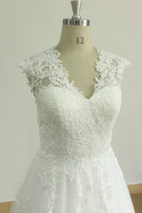 Glamorous Sleeveless Appliques Tulle Wedding Dresses A-line Lace Straps Bridal Gowns On Sale