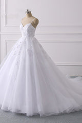 Glamorous Spaghetti Straps V-Neck Tulle Wedding Dress Ball Gown Ruffles Appliques Bridal Gowns Online