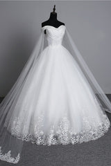 Glamorous Strapless Sweetheart Tulle Wedding Dress Sleeveless Appliques Bridal Gowns with Rhinestones On Sale