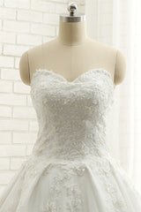 Glamorous Sweetheart A-line Tulle Wedding Dresses With Appliques White Ruffles Lace Bridal Gowns  Online