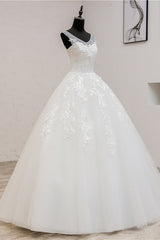 Glamorous Sweetheart Tulle Lace Wedding Dress Ball Gown Sleeveless Appliques Ball Gowns On Sale