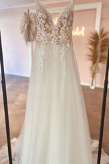 Glamorous Sweetheart V-Neck Sleeveless A-Line Wedding Dress with Lace Detailing