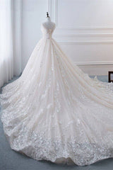 Glamorous Tulle Lace Appliques Wedding Dress V-Neck Pearls Sleeveless Bridal Gowns with Rhinestones On Sale