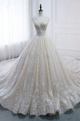 Glamorous Tulle Lace Appliques Wedding Dress V-Neck Pearls Sleeveless Bridal Gowns with Rhinestones On Sale