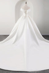 Glamorous White Satin Ruffles Wedding Dresses Off-the-shoulder A-line Bridal Gowns Online