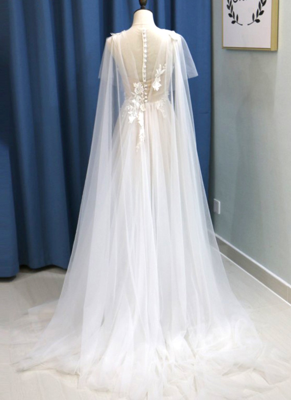 Glamorous White Tulle V-Neck Beach Wedding Dress A Line Flower Bridal Gowns On Sale