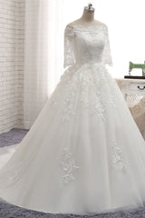 Gorgeous Bateau Halfsleeves White Wedding Dresses With Appliques A-line Tulle Ruffles Bridal Gowns Online