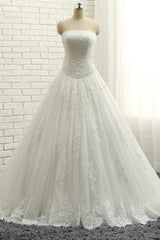 Gorgeous Bateau White Tulle Wedding Dresses A line Ruffles Lace Bridal Gowns With Appliques Online