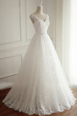 Gorgeous Lace V-neck Appliques Wedding Dress White Tulle A-line Bridal Gowns On Sale