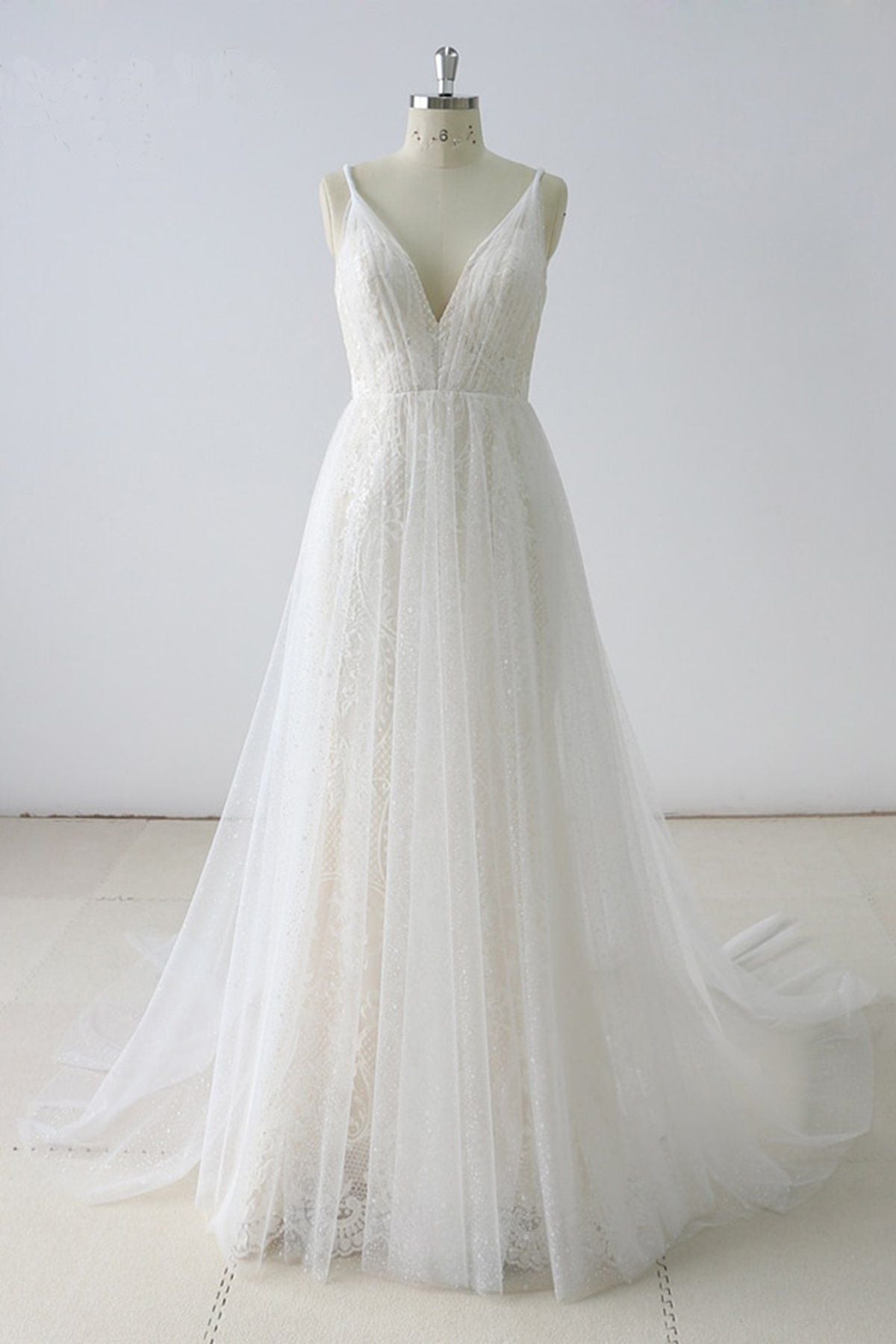 Gorgeous Simple White Lace V-Neck Long Wedding Dress Sleeveless Appliques Bridal Gowns On Sale