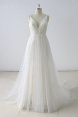 Gorgeous Simple White Lace V-Neck Long Wedding Dress Sleeveless Appliques Bridal Gowns On Sale