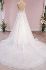 Gorgeous Sleeveless Tulle Wedding Dress With Lace Appliques