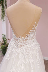 Gorgeous Sleeveless Tulle Wedding Dress With Lace Appliques