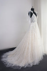 Gorgeous Spaghetti Straps Tulle Wedding Dress Beading V-Neck Sleeveless Bridal Gowns Online