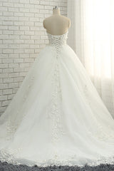 Gorgeous Sweatheart White Wedding Dresses With Appliques A line Tulle Ruffles Bridal Gowns Online