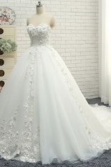 Gorgeous Sweatheart White Wedding Dresses With Appliques A line Tulle Ruffles Bridal Gowns Online