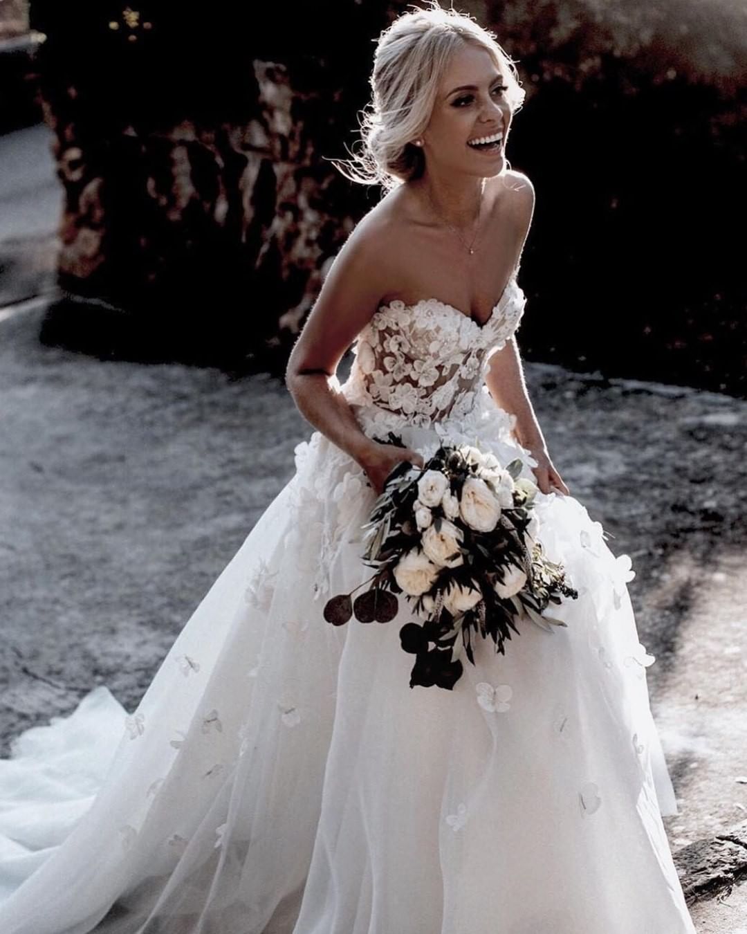 Gorgeous Sweetheart Appliques Wedding Dress Beach Bridal Gowns